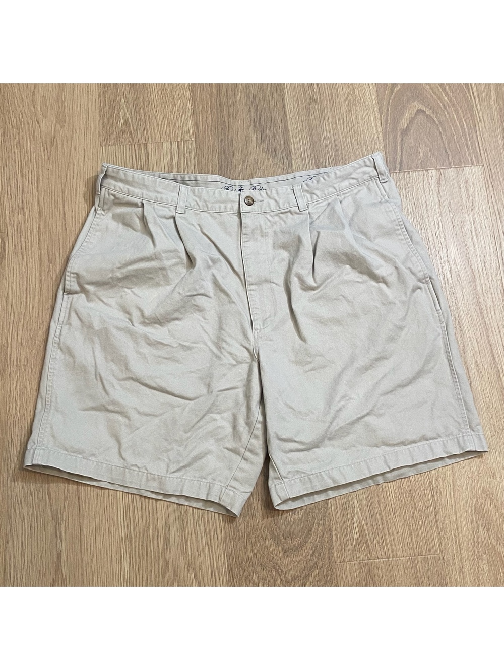 Brooks Brothers Casual Cotton Pleated Shorts with Button Closure and Pockets